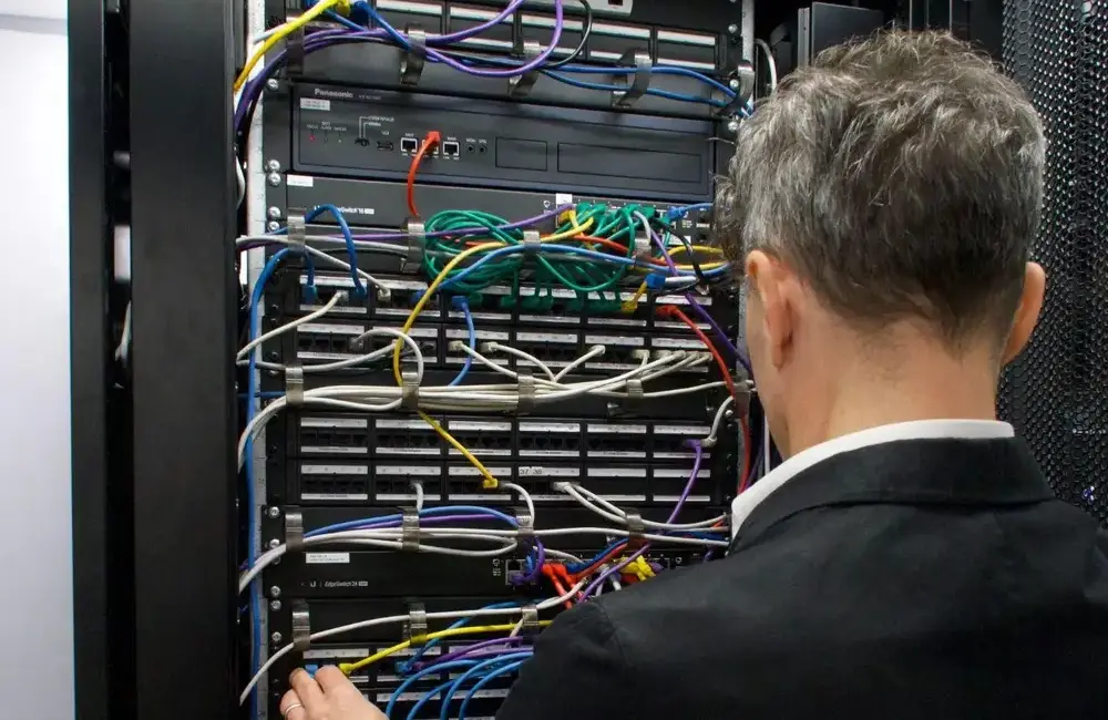 Why Choose Cloud Central for Managed Hardware Services